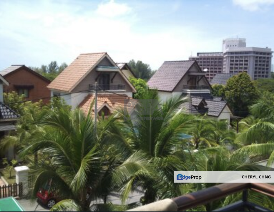 A 3Storey Bungalow in the Ferringhi Villas in Batu Ferringhi., Penang, Batu Ferringhi