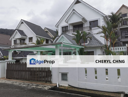 A 3Storey Bungalow in the Ferringhi Villas in Batu Ferringhi., Penang, Batu Ferringhi