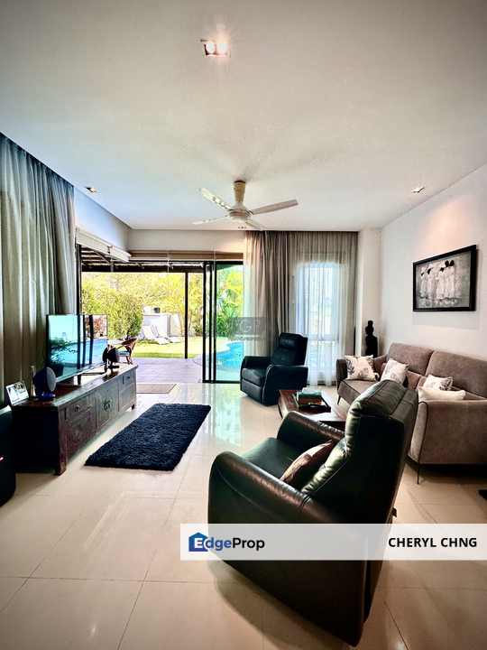 Elegant Bayu Ferringhi Semi-D Home with Private Pool, Penang, Batu Ferringhi