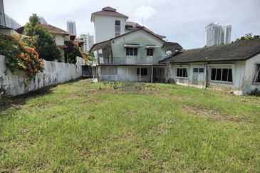*Prime Bungalow Land with Redevelopment Potential in Tanjong Bungah.