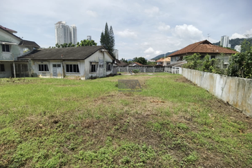 *Prime Bungalow Land with Redevelopment Potential in Tanjong Bungah.