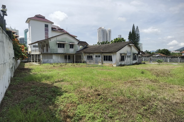 *Prime Bungalow Land with Redevelopment Potential in Tanjong Bungah.