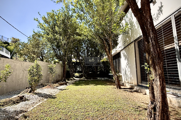 Elegant Move-In-Ready Bungalow on High Ground – Tanjung Bungah Hillside