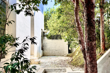 Elegant Move-In-Ready Bungalow on High Ground – Tanjung Bungah Hillside