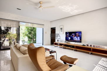 Elegant Move-In-Ready Bungalow on High Ground – Tanjung Bungah Hillside