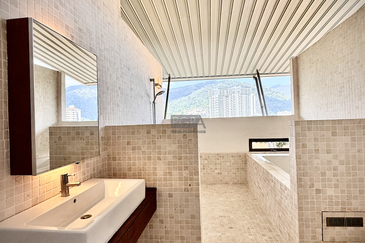 Elegant Move-In-Ready Bungalow on High Ground – Tanjung Bungah Hillside