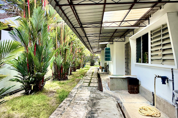 Single-Storey Semi-Detached House in Pulau Tikus