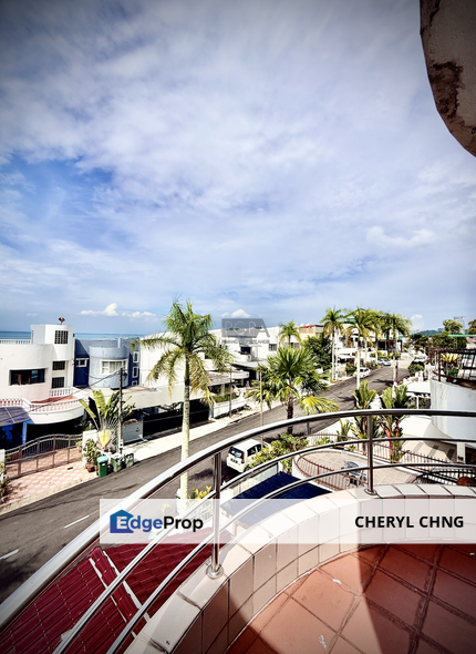 Three-Storey Terraced House on Changkat Ria in Mount Pleasure, Penang, Batu Ferringhi