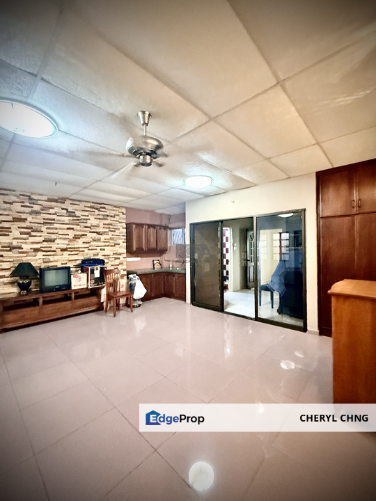 Three-Storey Terraced House on Changkat Ria in Mount Pleasure, Penang, Batu Ferringhi