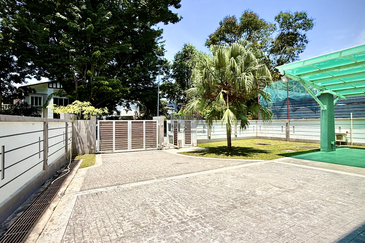 Charming Double-Storey Bungalow in Jesselton Heights.