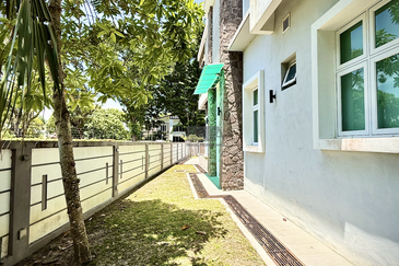 Charming Double-Storey Bungalow in Jesselton Heights.