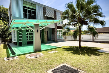 Charming Double-Storey Bungalow in Jesselton Heights.