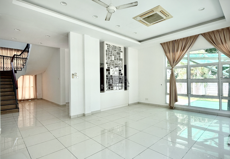 Charming Double-Storey Bungalow in Jesselton Heights.