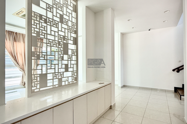 Charming Double-Storey Bungalow in Jesselton Heights.