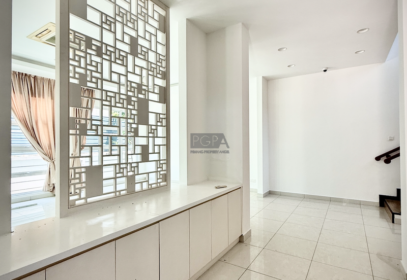 Charming Double-Storey Bungalow in Jesselton Heights.