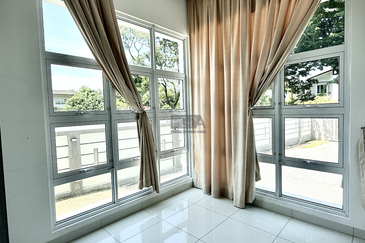 Charming Double-Storey Bungalow in Jesselton Heights.
