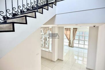 Charming Double-Storey Bungalow in Jesselton Heights.