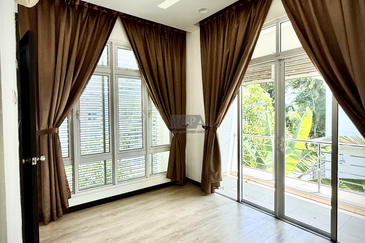 Charming Double-Storey Bungalow in Jesselton Heights.