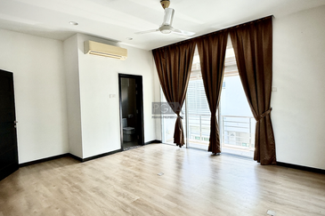 Charming Double-Storey Bungalow in Jesselton Heights.