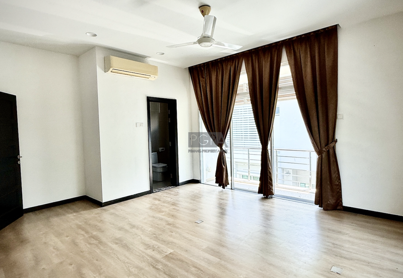 Charming Double-Storey Bungalow in Jesselton Heights.