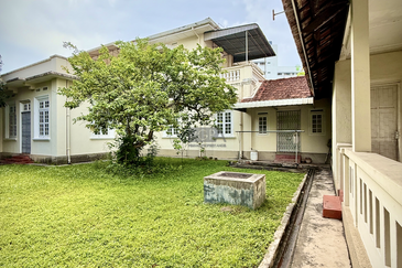Colonial Mansion on Expansive Grounds, Peel Avenue, Pulau Tikus