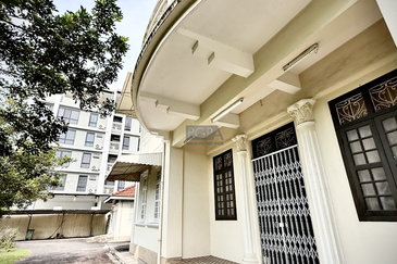 Colonial Mansion on Expansive Grounds, Peel Avenue, Pulau Tikus.