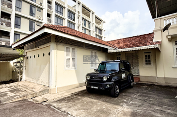 Colonial Mansion on Expansive Grounds, Peel Avenue, Pulau Tikus.