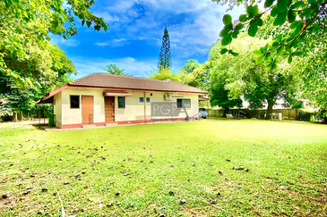 A CORNER Single-Storey Bungalow on Jalan Bunga Kaca Piring in Tanjung Bungah