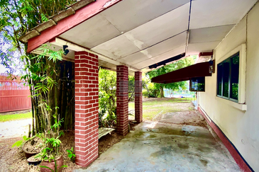 A CORNER Single-Storey Bungalow on Jalan Bunga Kaca Piring in Tanjung Bungah