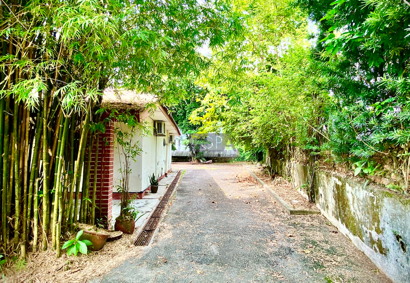 A CORNER Single-Storey Bungalow on Jalan Bunga Kaca Piring in Tanjung Bungah