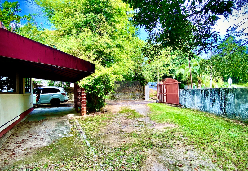 A CORNER Single-Storey Bungalow on Jalan Bunga Kaca Piring in Tanjung Bungah