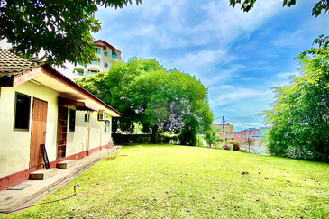 A CORNER Single-Storey Bungalow on Jalan Bunga Kaca Piring in Tanjung Bungah
