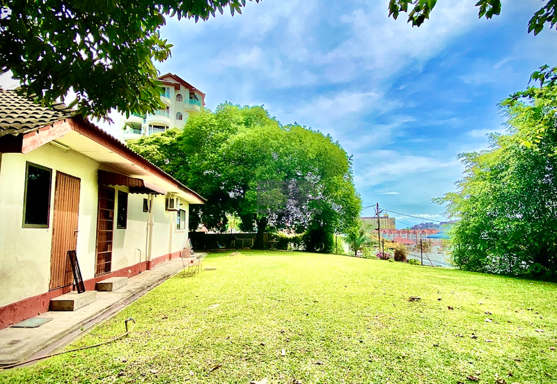 A CORNER Single-Storey Bungalow on Jalan Bunga Kaca Piring in Tanjung Bungah