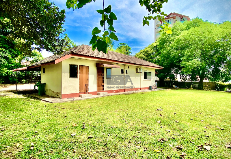 A CORNER Single-Storey Bungalow on Jalan Bunga Kaca Piring in Tanjung Bungah