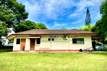 A CORNER Single-Storey Bungalow on Jalan Bunga Kaca Piring in Tanjung Bungah