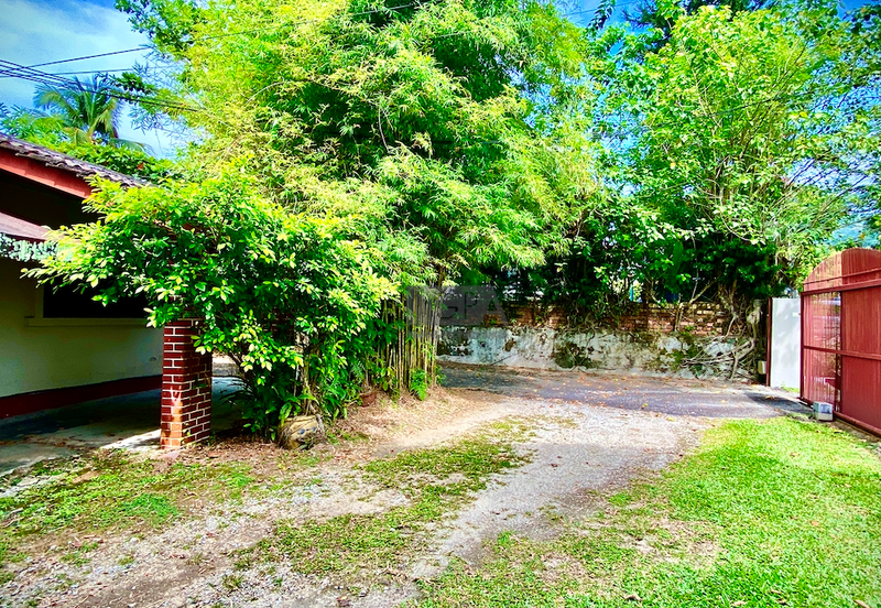 A CORNER Single-Storey Bungalow on Jalan Bunga Kaca Piring in Tanjung Bungah