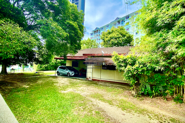 A CORNER Single-Storey Bungalow on Jalan Bunga Kaca Piring in Tanjung Bungah