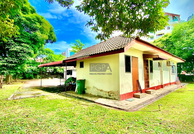 A CORNER Single-Storey Bungalow on Jalan Bunga Kaca Piring in Tanjung Bungah