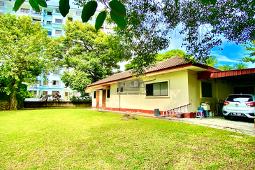 A CORNER Single-Storey Bungalow on Jalan Bunga Kaca Piring in Tanjung Bungah
