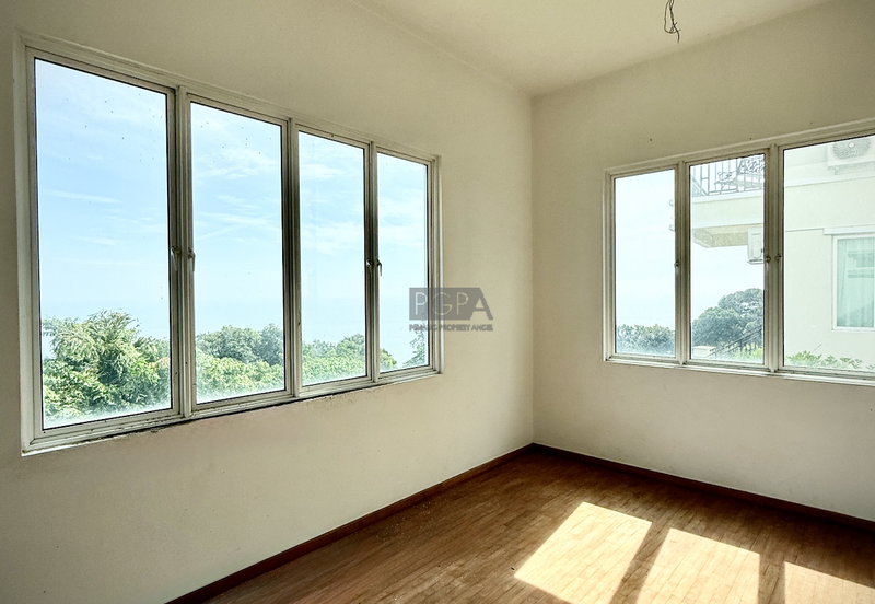 Seaview Bungalow in the Hilltop Villas, Batu Ferringhi.