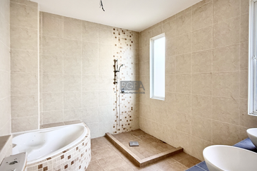 Seaview Bungalow in the Hilltop Villas, Batu Ferringhi.