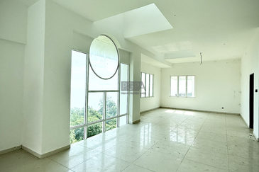 Seaview Bungalow in the Hilltop Villas, Batu Ferringhi.