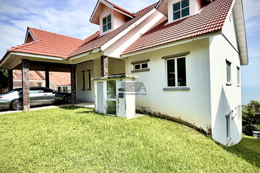 Seaview Bungalow in the Hilltop Villas, Batu Ferringhi.
