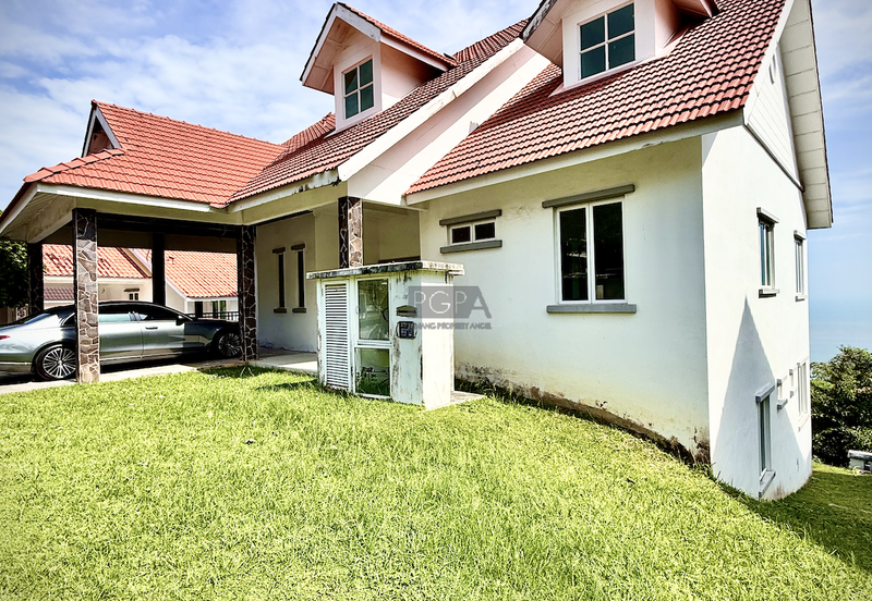 Seaview Bungalow in the Hilltop Villas, Batu Ferringhi.