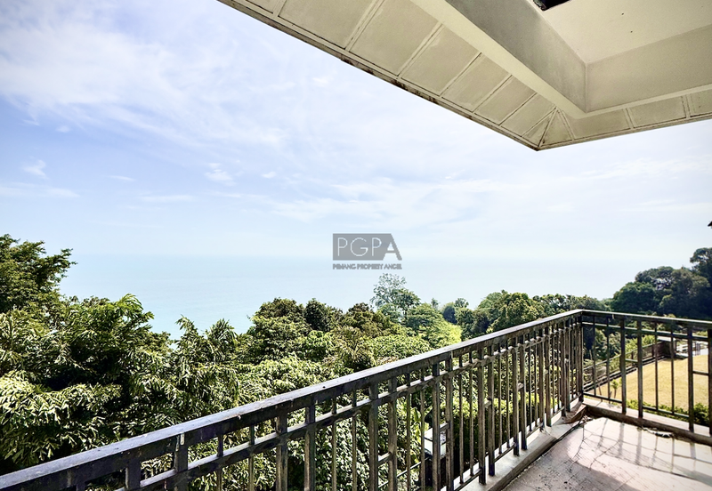 Seaview Bungalow in the Hilltop Villas, Batu Ferringhi.