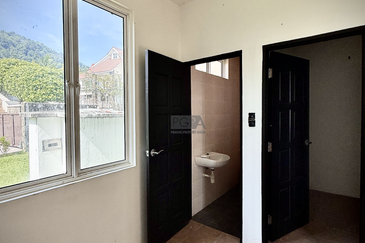 Seaview Bungalow in the Hilltop Villas, Batu Ferringhi.