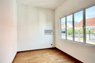 Seaview Bungalow in the Hilltop Villas, Batu Ferringhi.