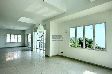 Seaview Bungalow in the Hilltop Villas, Batu Ferringhi.