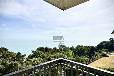 Seaview Bungalow in the Hilltop Villas, Batu Ferringhi.