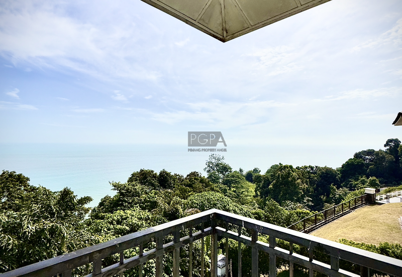 Seaview Bungalow in the Hilltop Villas, Batu Ferringhi.